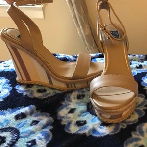 White House black market wedges size 9
